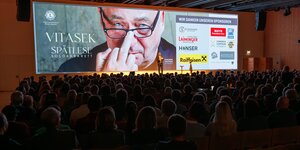 CCA-LED-Wall-Herz-Kremenak | © Max Köck